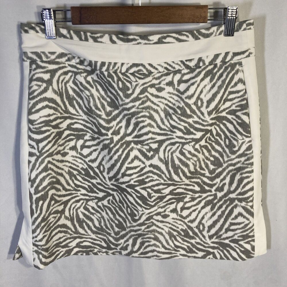FAIRWAY & GREENE white gray animal print built in shorts skort 4